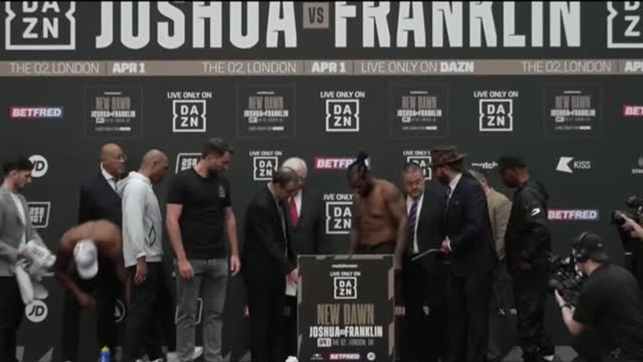 Poids Lourds - La pesée de Joshua et Franklin avant le combat