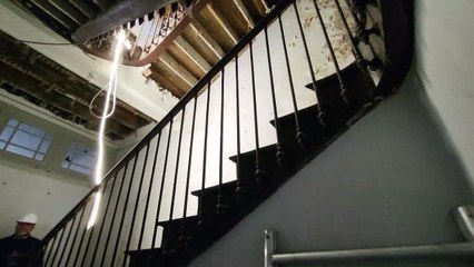 Cage d'escalier du rez-de-chaussée de la Ville rose à Biarritz