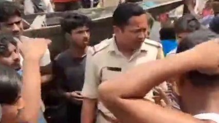 ইংরেজবাজার: মাটি মাফিয়াদের দৌরাত্ম্য!,প্রতিবাদে রাস্তা অবরোধ গ্রামবাসীদের