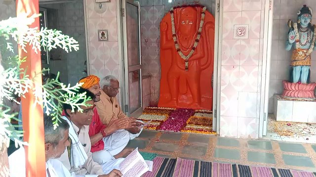 चौपाइयों से गूंज उठा यति आश्रम