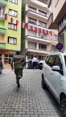 Askerden dönen kardeşimizin babasına yaptığı şahane sürpriz