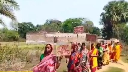 বাঁকুড়াঃ পোস্টার নিয়ে মিছিল, ভোট বয়কটের ডাক গ্রামবাসীদের