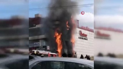 Ankara'da korkutan AVM yangını