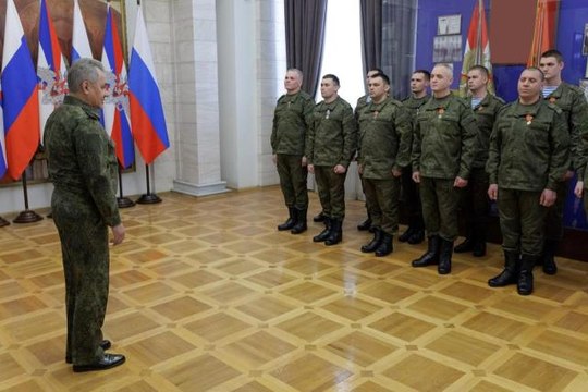 Rusya Savunma Bakanı Şoygu: Ukrayna'daki Rus birliklerine mühimmat desteği artırılıyor