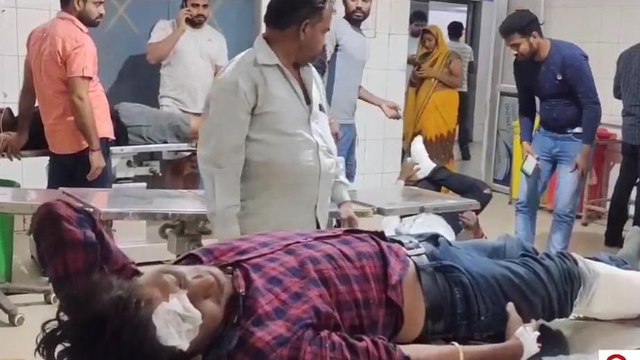 भोजपुर: दो बाइक की सीधी भिड़ंत में तीन युवक बुरी तरह जख्मी, सदर अस्पताल में भर्ती