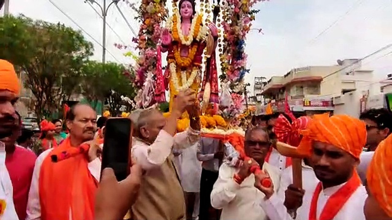 शहर हुआ राममय : पांच हजार से अधिक लोग और डेढ़ कि...