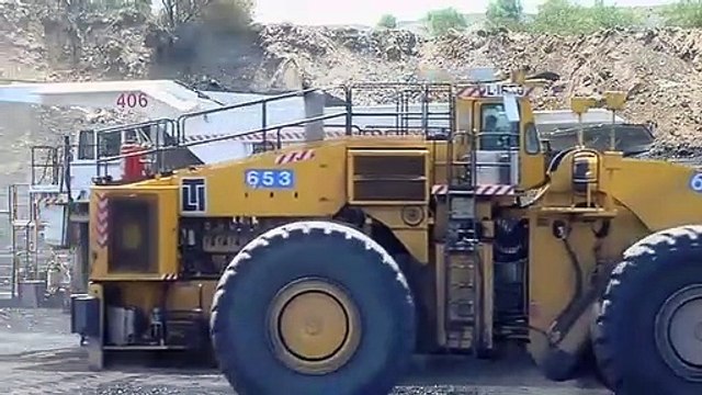 LeTourneau_L-1850_Loader_in_Australia_(L-1850)(360p)