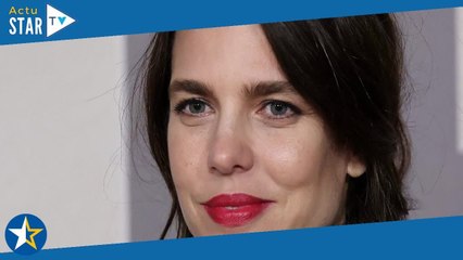 Charlotte Casiraghi chic et fatale en Chanel au bras de son mari Dimitri Rassam, Carole Bouquet prés