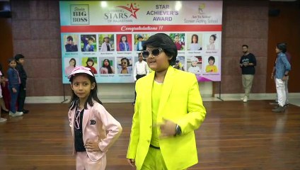 नन्हें-मुन्हें स्टार अचीवर्स ने किया वॉक, मिला सम्मान