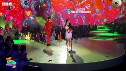 Download Video: Charli D'amelio win the Kids' Choice Awards 2023