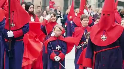 La procesión de la Hermandad lleva la Pasión a las calles de Valladolid