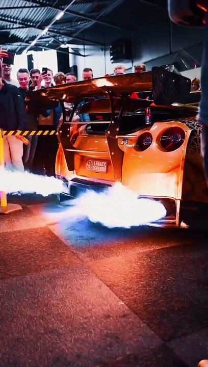Nissan GT-R exhaust flame lover