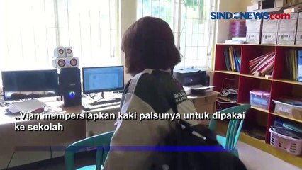 Tak Punya Tangan-Kaki, Guru SD di Jember Tetap Semangat Mengajar Murid Difabel