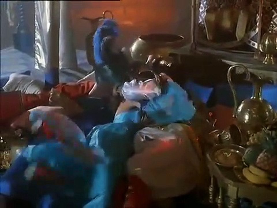 Renato Pozzetto - Andiamo va, tua madre ragiona con la menopausa  - scene migliori divertenti dal Film cult La casa stregata del 1982 con Gloria Guida