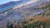 Incêndio na Serra do Tabuleiro mobiliza bombeiros, interdita rodovia e alerta moradores