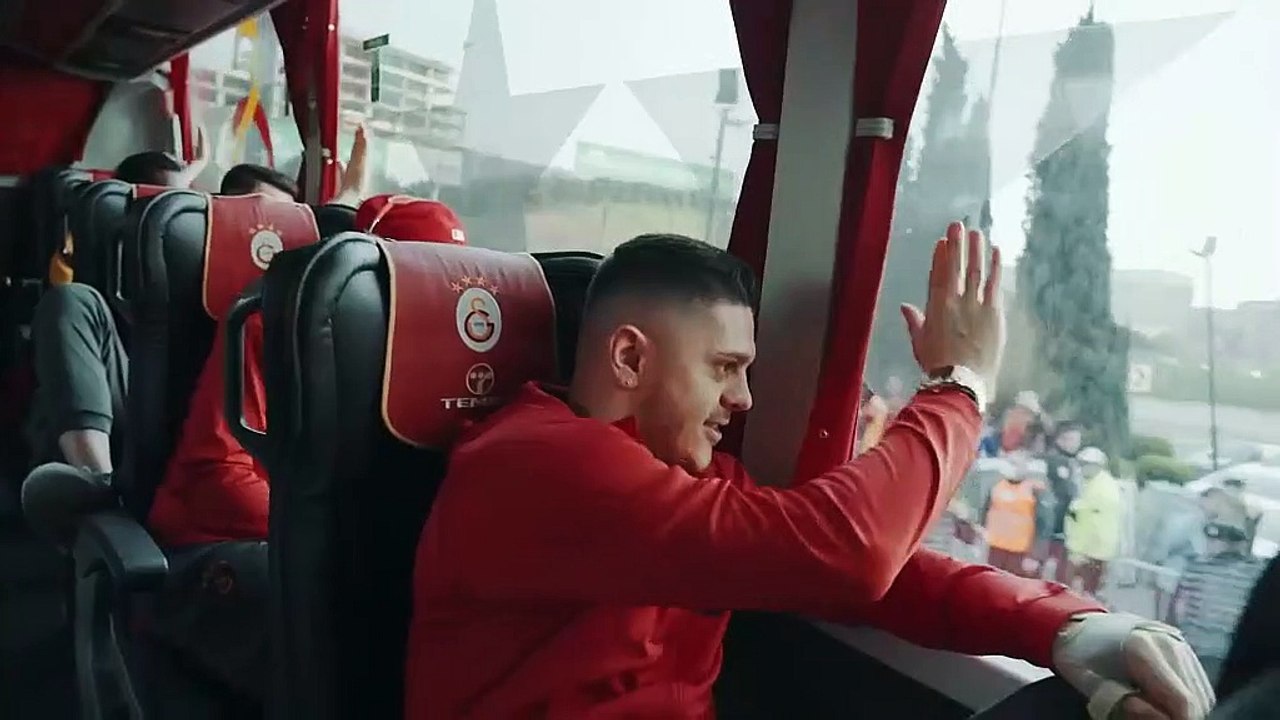 Galatasaray otobüsünde şampiyonluk şarkıları