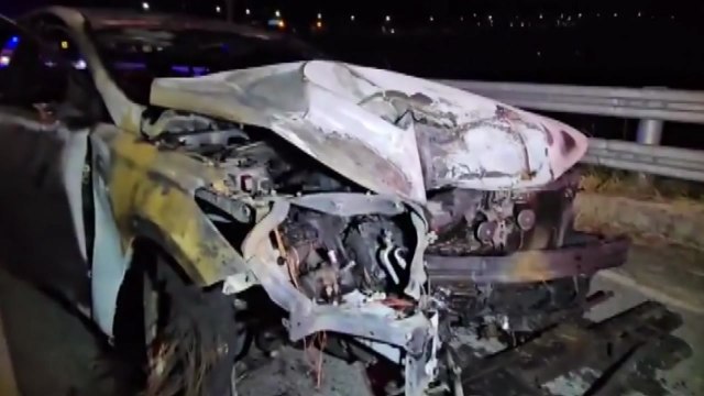 대전에서 승용차 가드레일 들이받고 화재...1명 숨져 / YTN