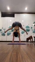HANDSTAND YOGA - LidiYoga
