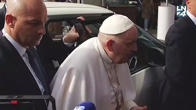 Le pape François, 86 ans, est sorti de l'hôpital romain où il avait été admis mercredi en raison de problèmes respiratoires. Je suis encore viv