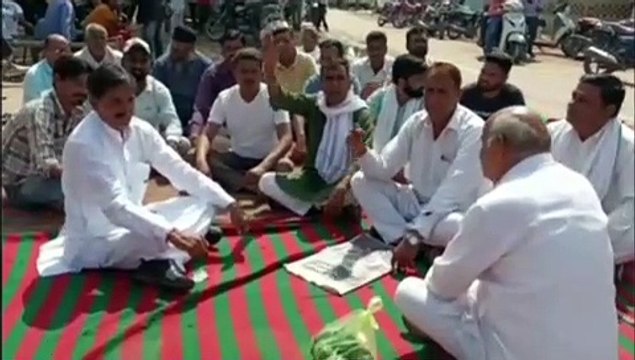 जिला बनाने की मांग, पानी की टंकी पर चढ़े 7 युवकों का प्रदर्शन