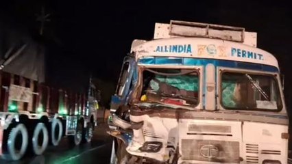 গভীর রাতে লরি ও তেলের ট্যাংকারের মুখোমুখি সংঘর্ষ