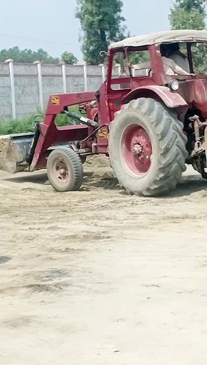 ٹریکٹر ٹرالی مٹی بھری