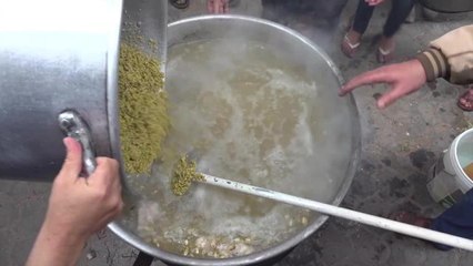 Gazzeli Gönüllüler Ramazan'da İhtiyaç Sahipleri İçin İftar Hazırlıyor