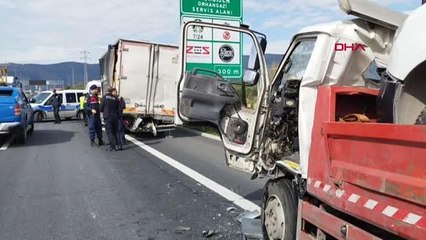 ORHANGAZİ'DE, HASARLI ARAÇ TAŞIYAN ÇEKİCİ İLE KAMYONET ÇARPIŞTI