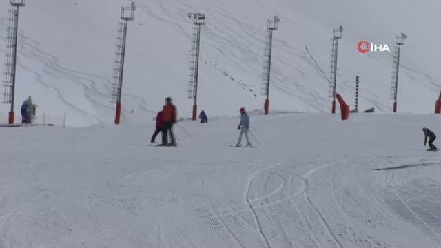 Palandöken'de hafta sonunda kayak coşkusu