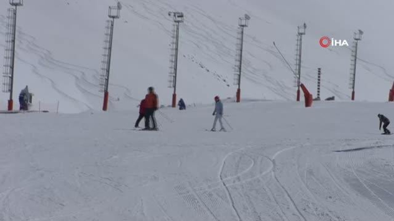 Palandöken'de hafta sonunda kayak coşkusu