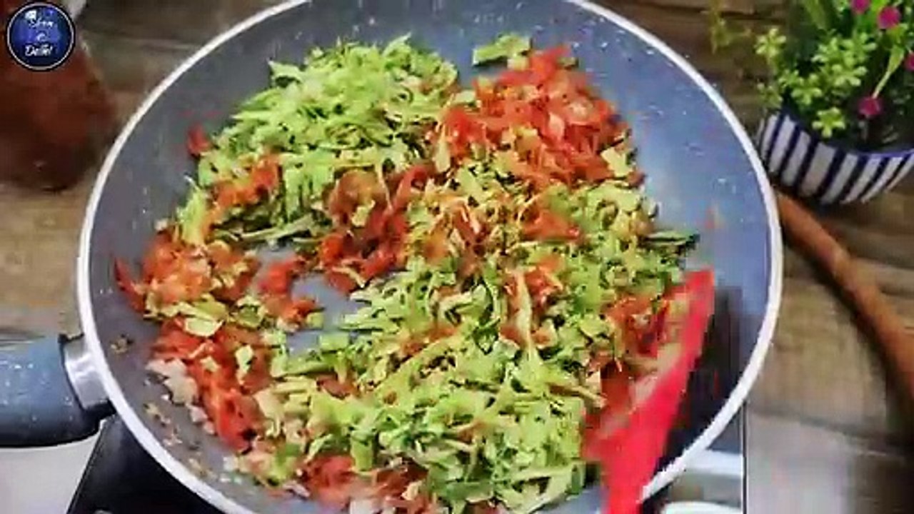 40_Roll_Banae_Pure_Ramzan_Maze_Se_Khae_|_Iftar_Special_Aloo_Roll_Recipe(360p)