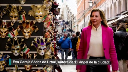Eva García Sáenz de Urturi en la Plaza de San Marcos