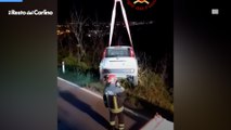 Incidente a Casalecchio di Reno, auto nella scarpata