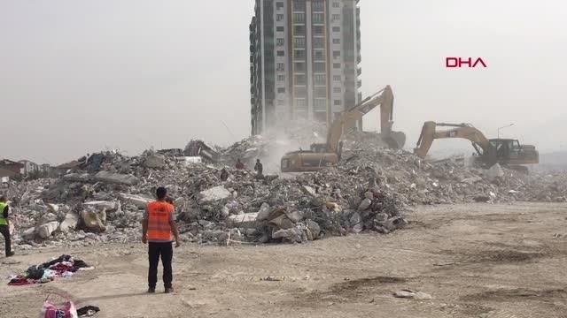 MALATYA'DA DEPREMİN İZLERİ SİLİNİYOR