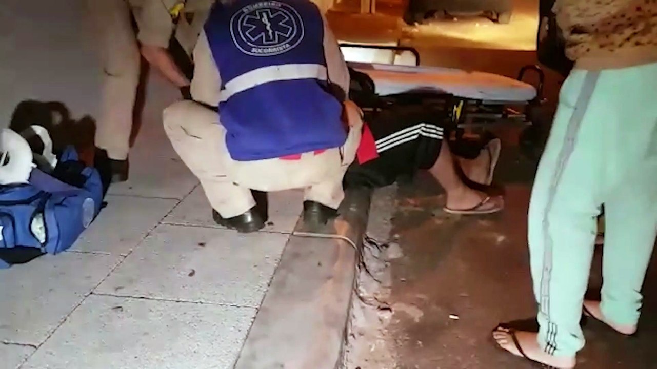 Cachorro entra na frente e jovem sofre queda de bike no Angra dos Reis