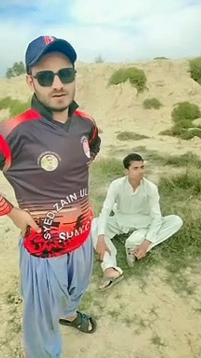 Uncle ye kon h dono