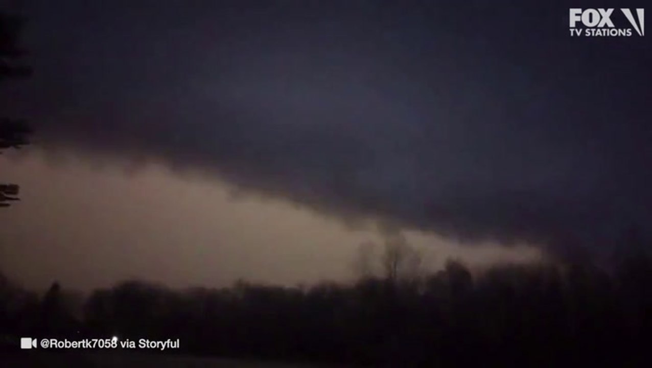 Tornado sirens wail in ominous Illinois storm footage video Dailymotion