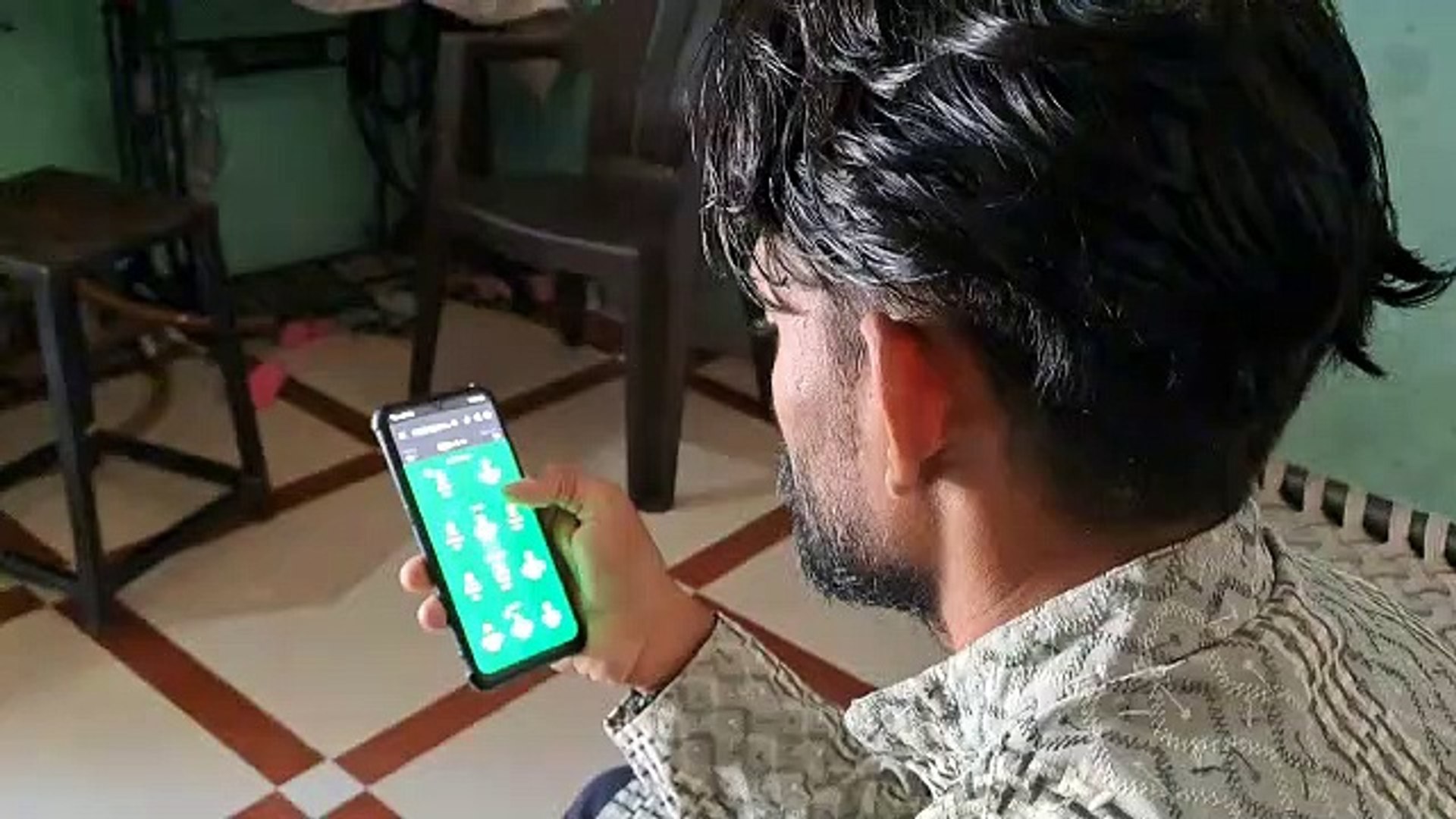 ⁣Online Gaming App खेल युवक रातों-रात बन गया करोड़पति