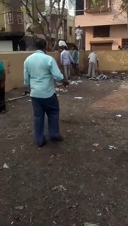 पर्यावरण मित्रों ने 2 घंटे किया श्रमदान, पिलाया पौधों को पानी