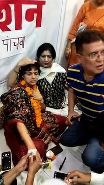 Right to Health Bill- आमरण अनशन पर बैठी डॉक्टर की तबीयत बिगड़ी, समाप्त करवाया अनशन