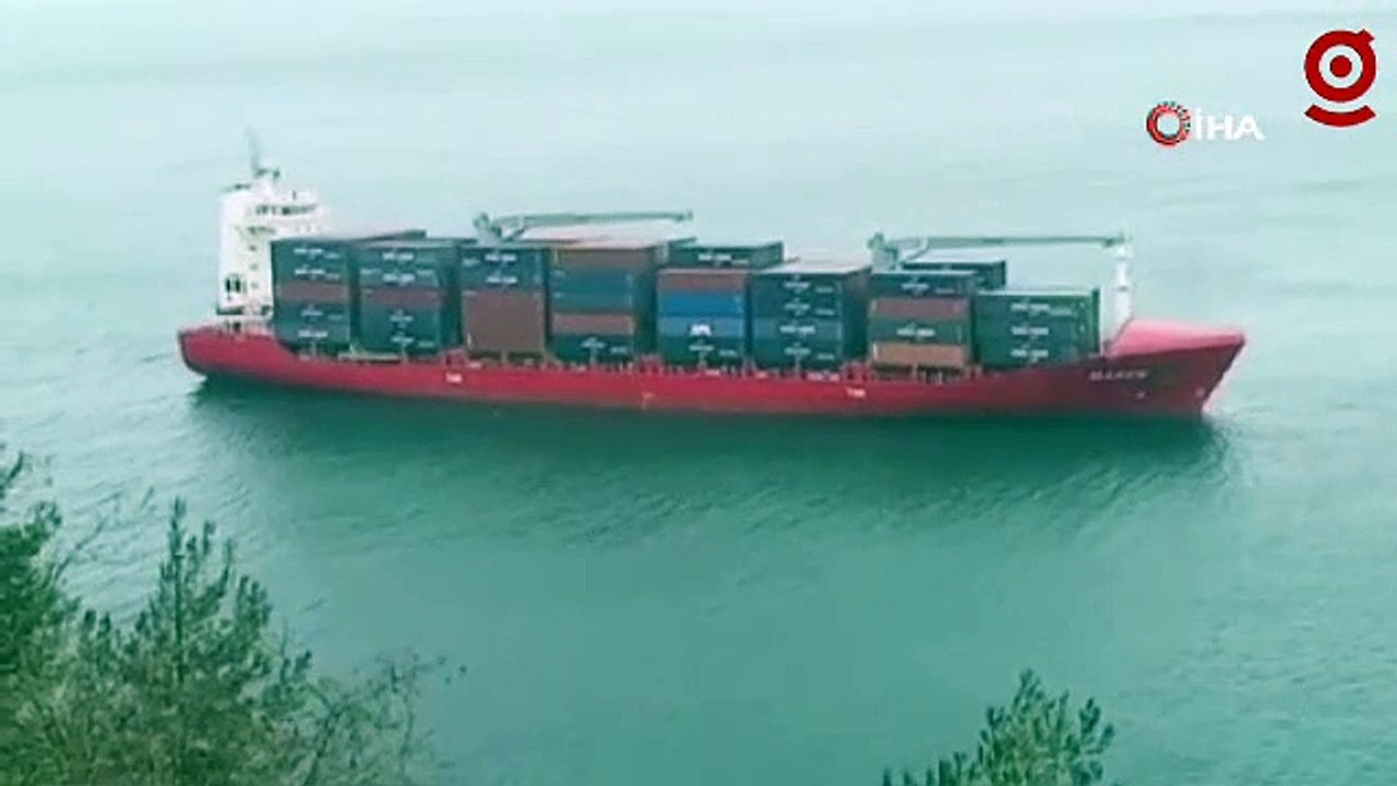 Kastamonu açıklarında sürüklenen yük gemisi karaya oturdu