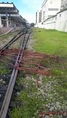 Carro invade estação da CBTU e motorista foge do local de acidente