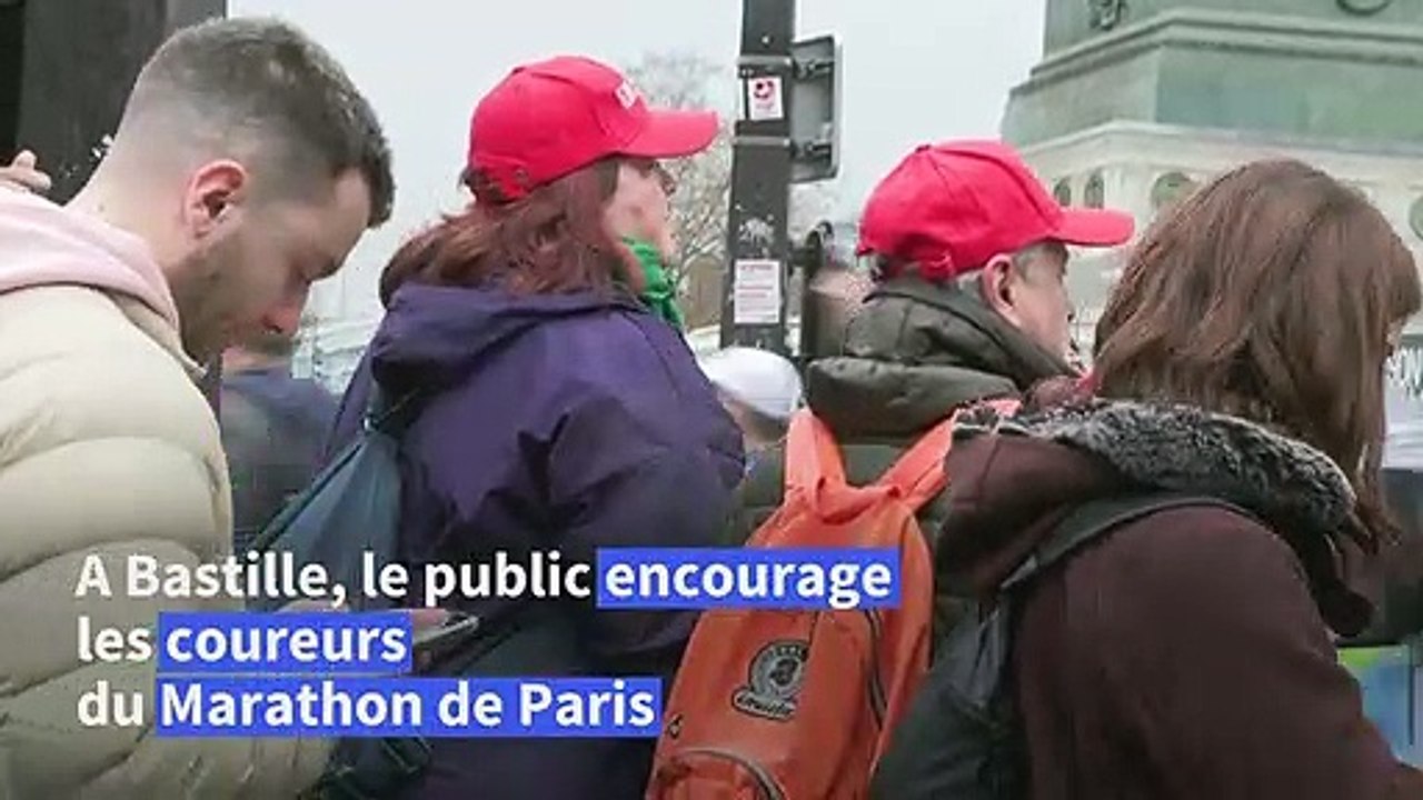 Marathon de Paris: de nombreux spectateurs à Bastille pour encourager les coureurs