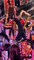 Shah Rukh Khan dance with Varun Dhawan and Ranveer Singh were on the stage... Shah Rukh Khan #JhoomeJoPathaan finishes his dance but a voice comes from the audience... 