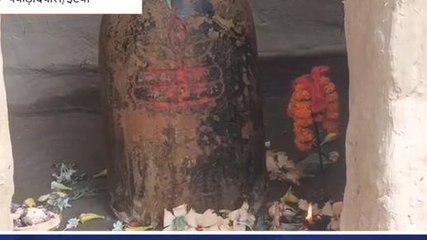 पूर्वी चंपारण: बूढ़ी गंडक में मिले शिवलिंग के पूजन के लिए उमड़ी श्रद्धालुओं की भीड़