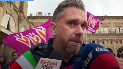 Download Video: Bologna, famiglie arcobaleno in piazza: le parole dei sindaci Lepore e Conti