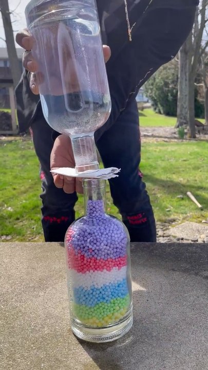 Moving Beads in Glass Bottles -- ViralHog