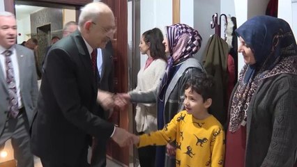 Kılıçdaroğlu'na Dert Yanan Otizmli Çocuk Annesi: "Bizim Çocuklarımız Okullara Kabul Edilmiyor.