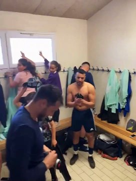 PHB : LE VESTIAIRE APRES LA VICTOIRE CONTRE CAISSARGUES ...