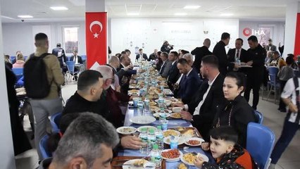 Bakan Kirişci, depremzedeler ile iftarda buluştu
